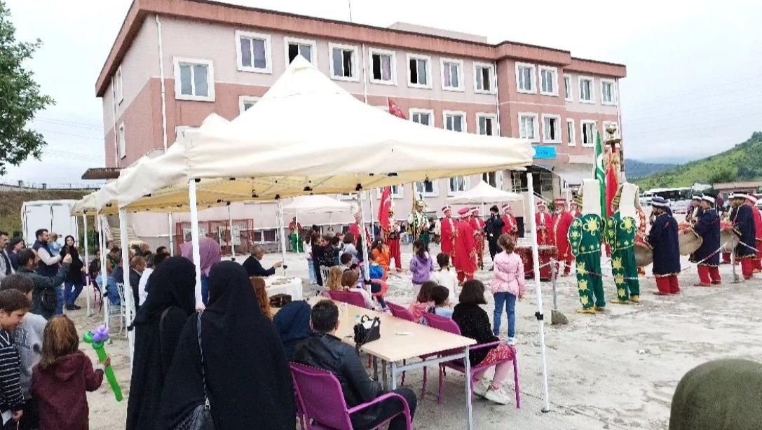 Gümüşova 75. Yıl İlkokulu Yıl Sonu Kermesine Ziyaret