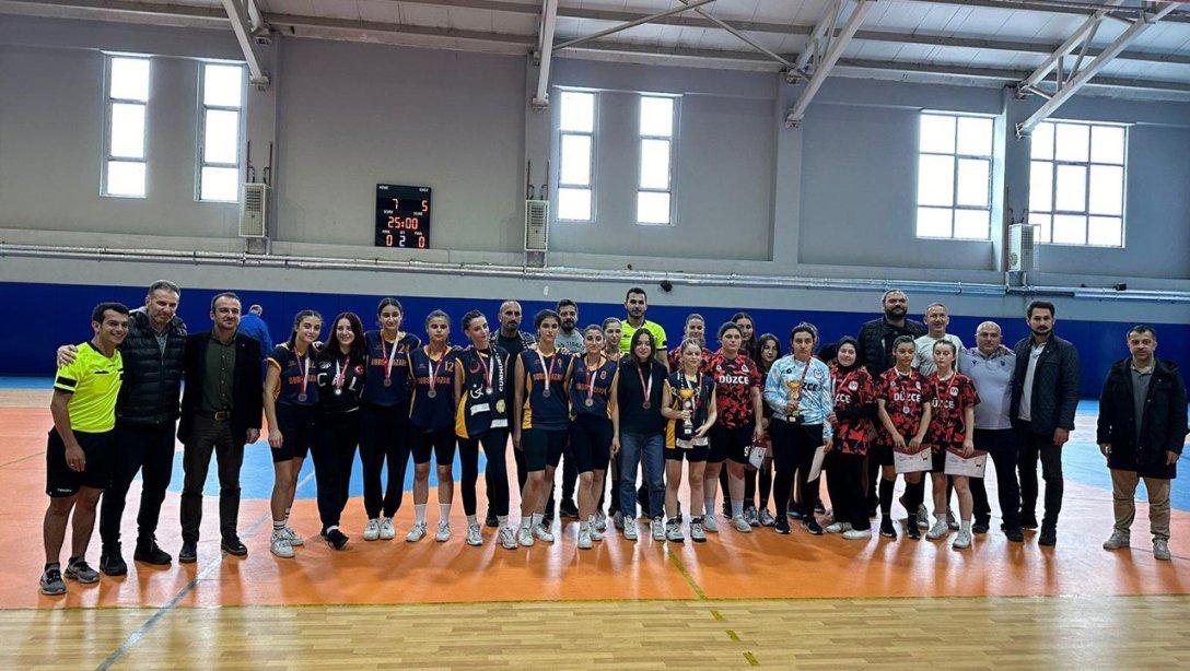 Okul sporları Hentbol Müsabakalarında İlçemiz Gümüşova Anadolu Lisesi Hentbol Kız Takımımız İl İkincisi Oldu.