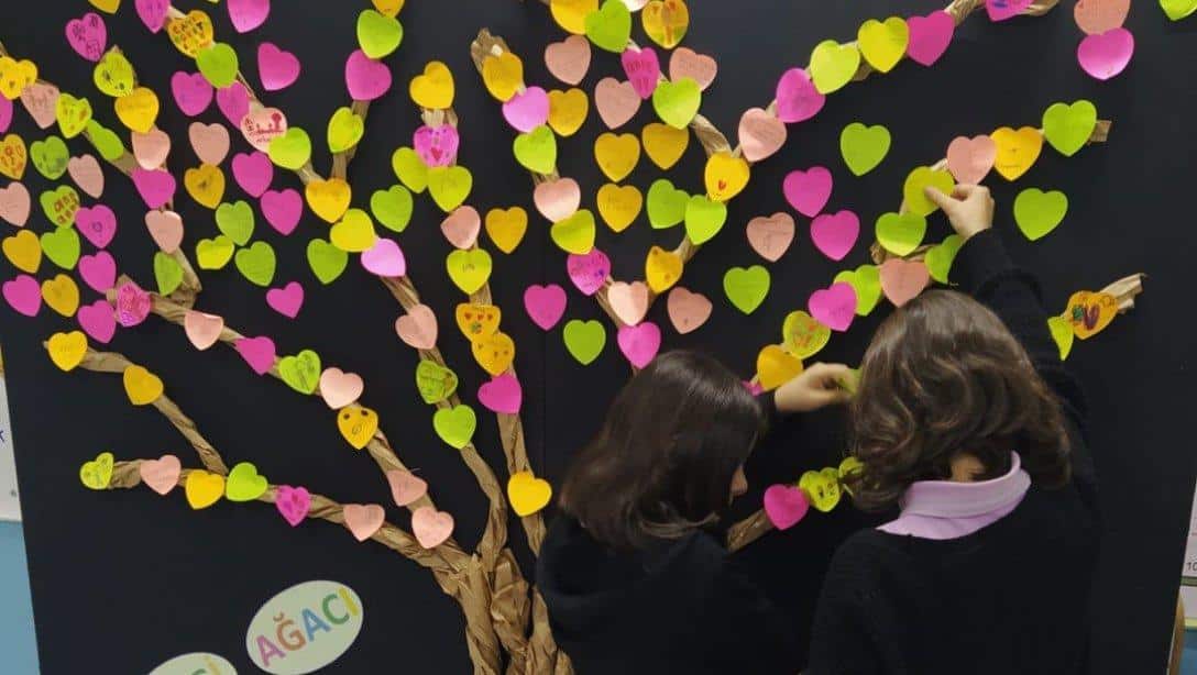 İlçemiz Hacıkadirler İlkokulu GENAP Değerlerimle Değerleniyorum Projesi Kapsamında Sevgi Ağacı Etkinliğini Gerçekleştirdi.