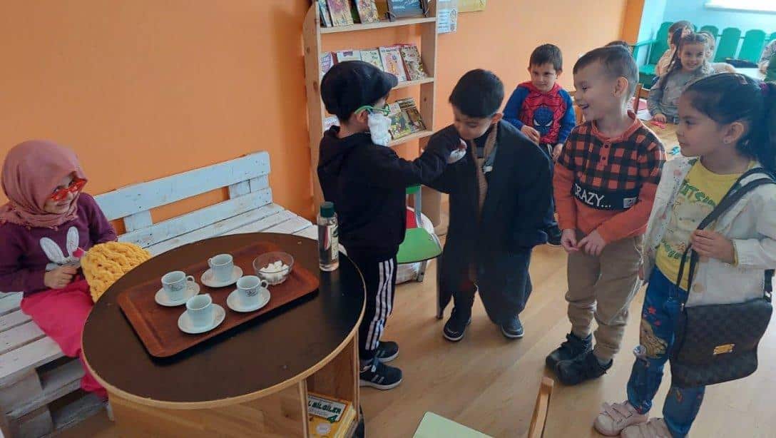 GENAP Kütüphanede Miniklere Masallar Kapsamında İlçemiz 75. Yıl İlkokulu Yaşlılar Haftasında Masal ve Drama Çalışması Yaptı