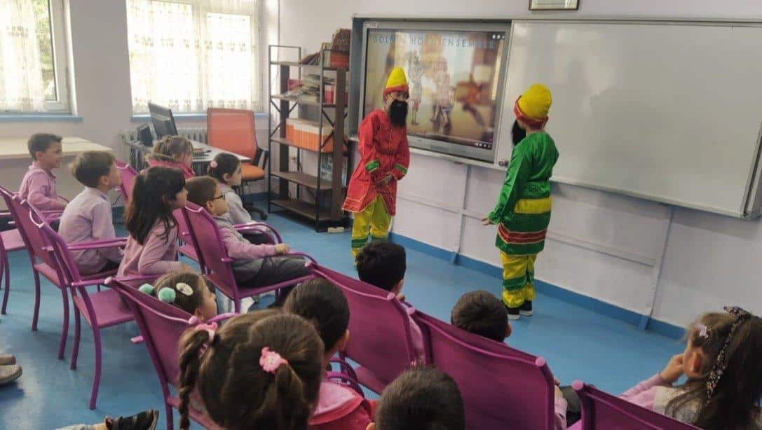 GENAP Değerlerimle Değerleniyorum kapsamında İlçemiz Hacıkadirler İlkokulu öğrencilerimiz Hacivat Karagöz oyunu sergiledi.